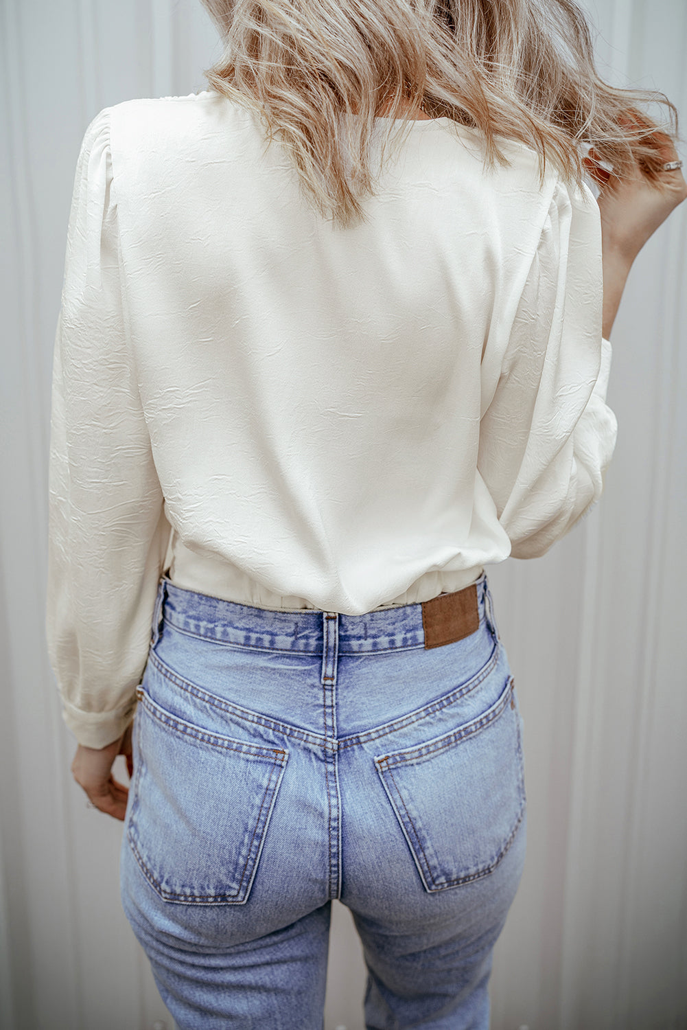 White Twisted Elastic Hem V Neck Crop Blouse