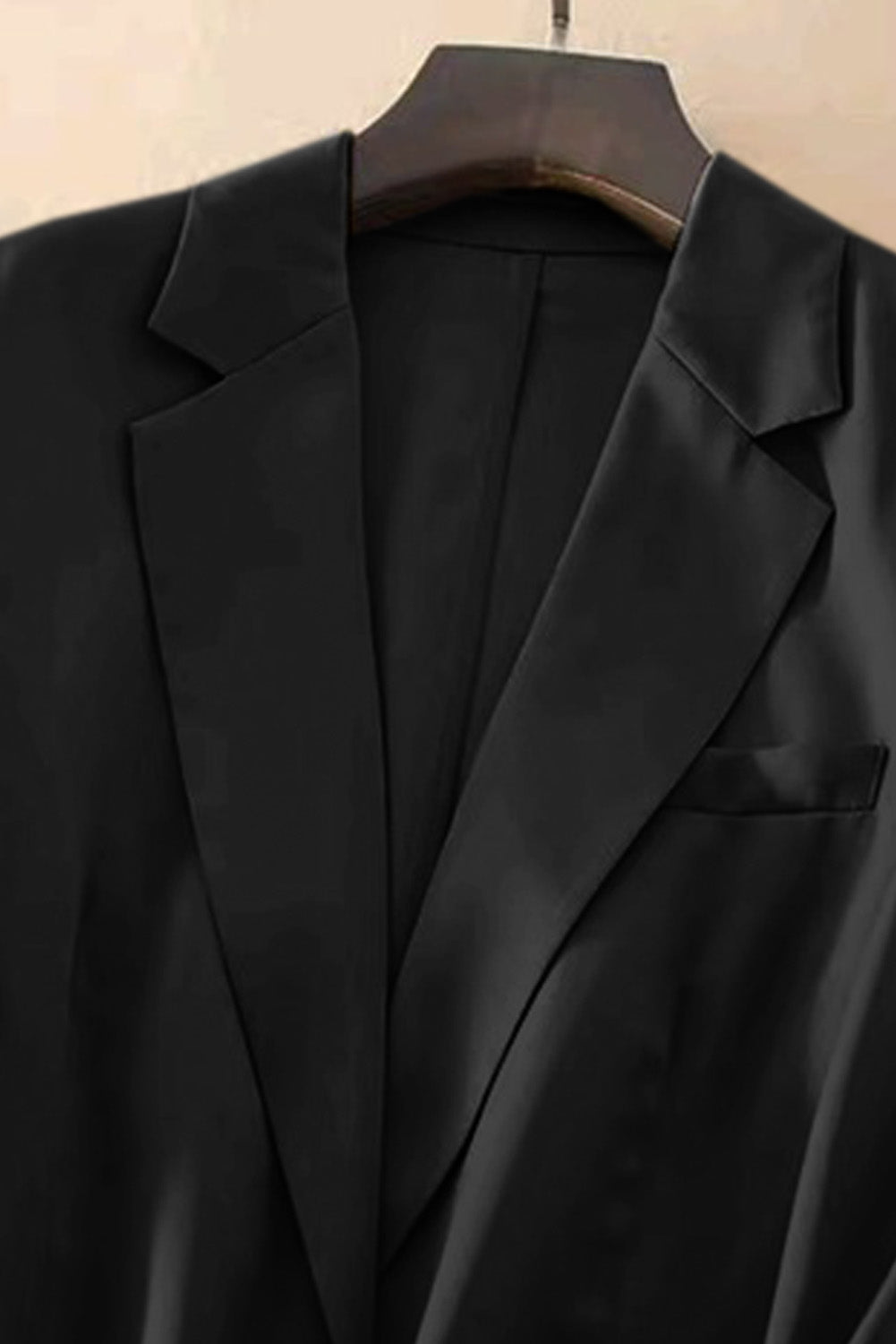 Black Pocketed Single Button Lapel Neck Blazer